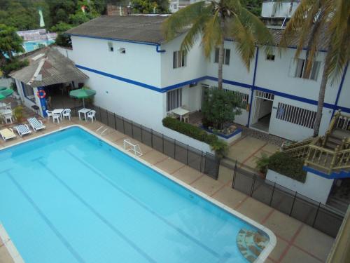an overhead view of a swimming pool in front of a building at Hotel Joohn Gay only LGBTIQ in Melgar