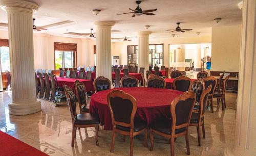 a conference room with a red table and chairs at Khách sạn Đại Dương Diễn Châu - Nghệ An in Diễn Châu