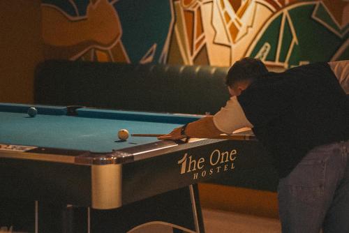 Biliár nebo kulečník v ubytování The One Hostel Hanoi