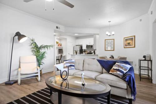 CozySuites Glendale walk to stadium with pool & gym!