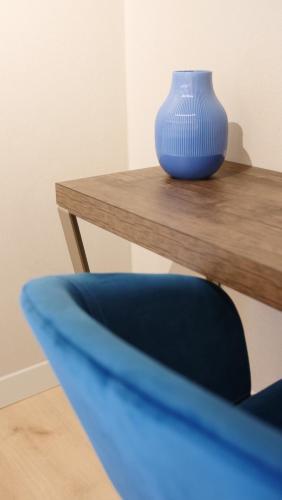 a blue vase sitting on top of a wooden table at Hotel Battisti 31 in Brescia