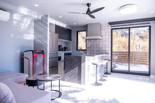 a living room with a kitchen with a counter at 海都-kaito- TOKYOBAY in Futtsu