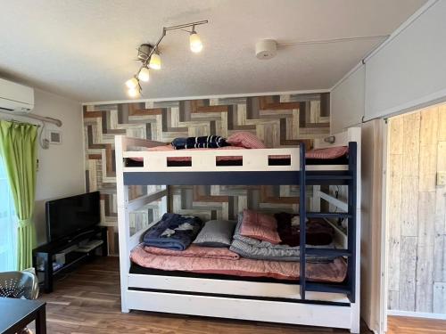 a bunk bed in a room with at Guest House Fukuoka W301 in Kasugabaru