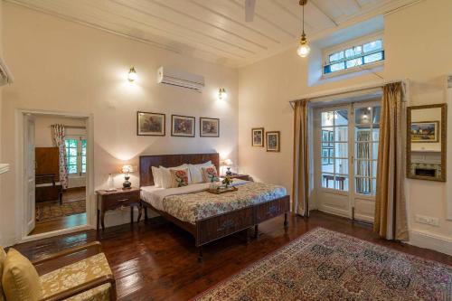 Postel nebo postele na pokoji v ubytování StayVista at Rose Cottage - Bonfire & Scenic View