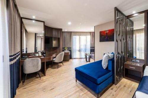 Χώρος καθιστικού στο Aprilis Deluxe Hotel