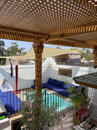 Bazén v ubytování RIAD LUXE LOCATION le GRIZZLY nebo v jeho okolí