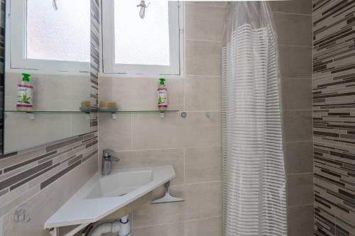 Koupelna v ubytování L'Echappée Bleue - Appt pour 4 Vue mer