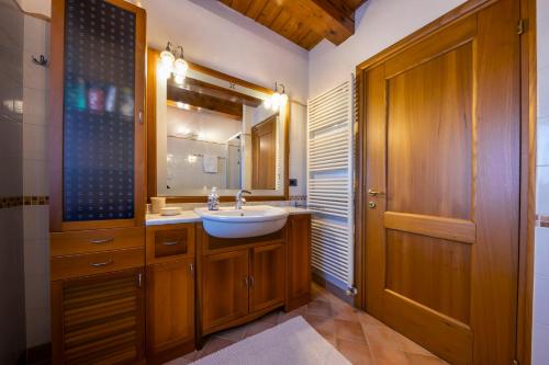 a bathroom with a sink and a mirror at Casa Giovannella in Feltre