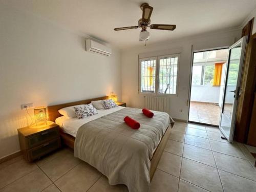 Casa Maria Granadella, three bedroom villa with private pool