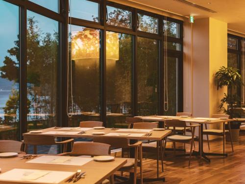 Ein Restaurant oder anderes Speiselokal in der Unterkunft Etajimasou Hotel & SPA Hiroshima 