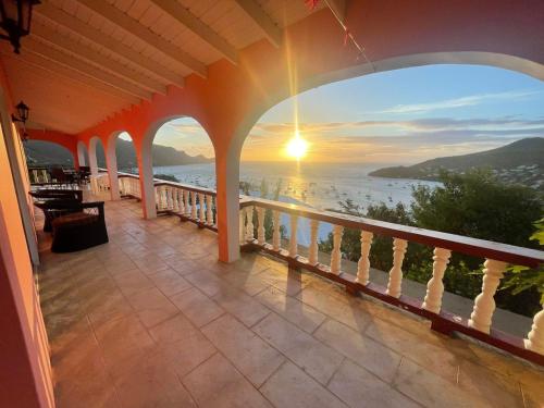 a balcony of a house with a view of the ocean at Immaculate 3 Bed Villa & Studio Apartment in Union