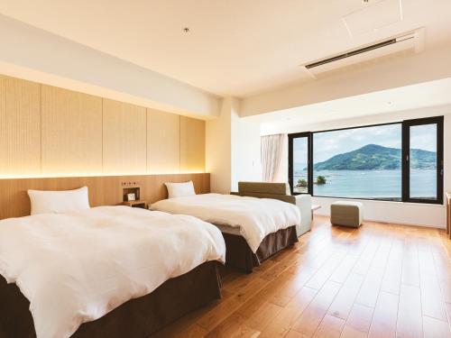 Ein Bett oder Betten in einem Zimmer der Unterkunft Etajimasou Hotel & SPA Hiroshima