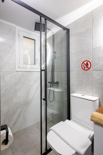 Cesily 2-Bedroom Apartment in Athens