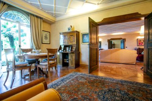 a living room with a bed and a dining room at Villa Antico Toscano in Polistena