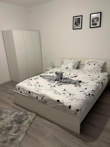 a bedroom with a bed with a white bed frame at Appartement complet moderne in Saint-Louis