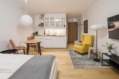 a kitchen and a living room with a bed and a table at Studio w centrum- Villa Wenecja in Poznań