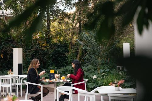 Гости voco Madrid Retiro by IHG