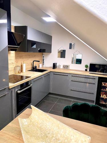 A kitchen or kitchenette at Skyview Residence - Self Check In - Near City Centre