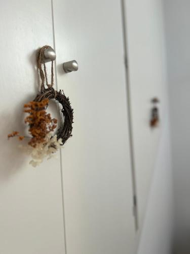 a door with a bunch of dead leaves on it at Apartamento en primera línea de playa in El Rompido