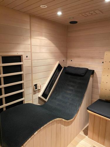 a bed in a small room in a sauna at Loft im Turm in Maishofen
