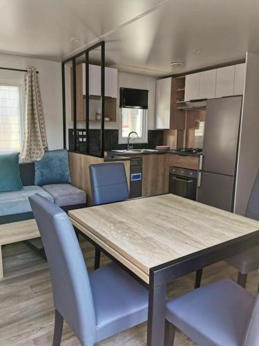 Bungalow confortable à Vias avec piscine partagée