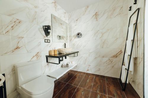 Ένα μπάνιο στο HOSTAL LUXURY NIT I DIA