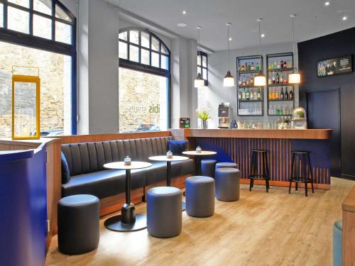 Zona de lounge sau bar la ibis Styles Saint Malo Centre Historique
