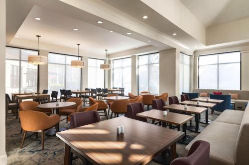 Гостиная зона в Hilton Garden Inn Palm Coast Town Center