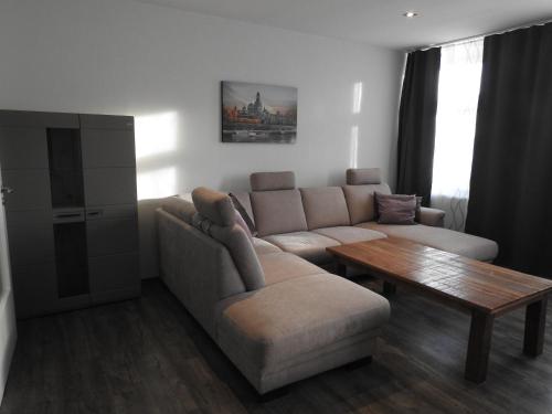 a living room with a couch and a table at Ferienwohnungen am Hauptplatz in Pirna