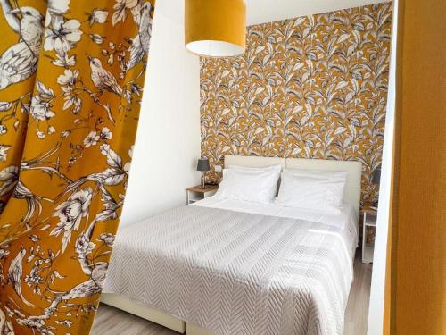 a bedroom with a bed and a yellow wall at SE048 - Marotta, nuovo bilocale fronte mare in Marotta