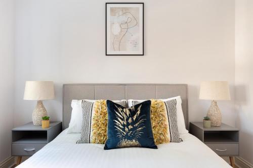 Posteľ alebo postele v izbe v ubytovaní The Tower Bridge Apartment