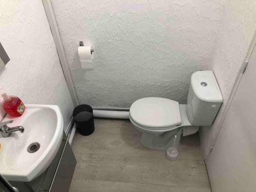 Photo de la galerie de l'établissement 40m² totalement rénovés belle vue dégagée (002), à Villeneuve-Saint-Georges