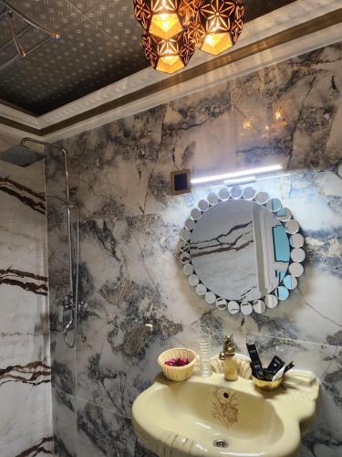 Un baño de Luxueux platinium