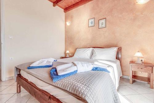 Postel nebo postele na pokoji v ubytování Villa Agni Sea View