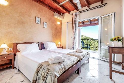Postel nebo postele na pokoji v ubytování Villa Agni Sea View