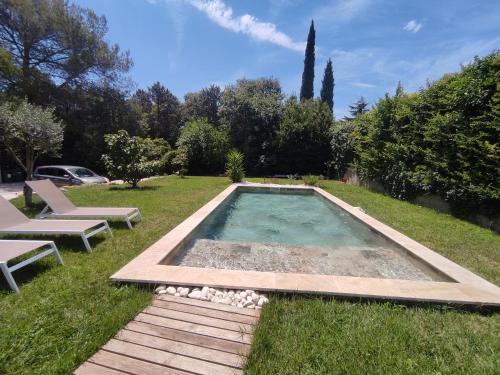 Villa avec piscine proche centre ville Nîmes