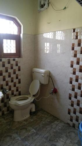 ห้องน้ำของ shalimar inn