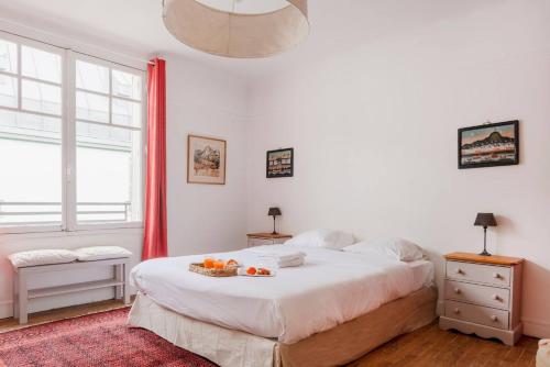 Gallery image of Eiffel Tower Saint Residence in Paris