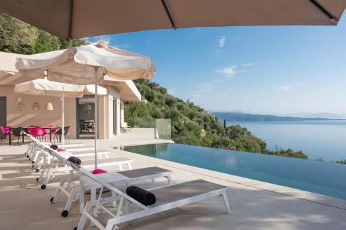 Φωτογραφία από το άλμπουμ του AGNI DREAM Villa luxe face à la mer à Corfou σε Κέντρωμα
