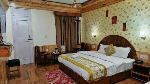 Ένα ή περισσότερα κρεβάτια σε δωμάτιο στο CS Shhandella Hotel