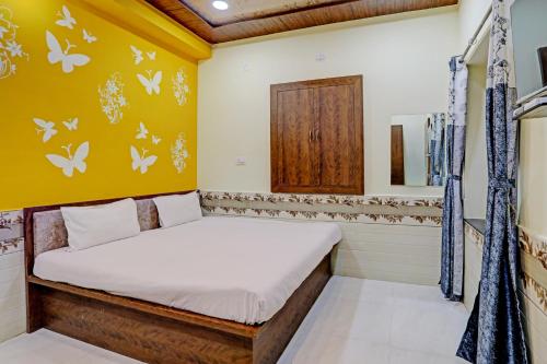 Postel nebo postele na pokoji v ubytování OYO Hotel Abhi Palace
