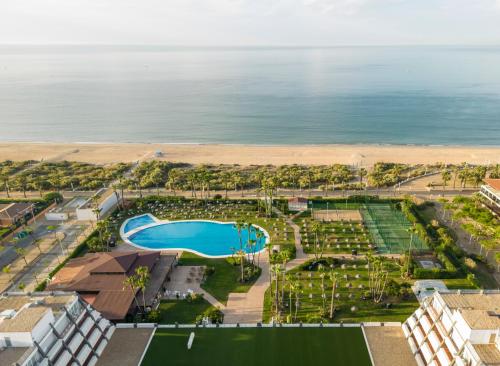an aerial view of a resort with a pool and the beach at Ilunion Islantilla in Islantilla