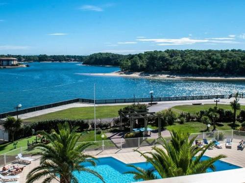 Appartement 4 pers. avec terrasse, piscine, parking - FR-1-379-153