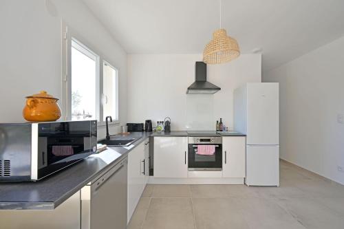 Villa Maria - Piscine - Wi-Fi - Proche Ventoux - Ideal Cyclistes tesisinde mutfak veya mini mutfak