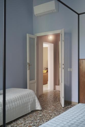 Family apartment with Terrace Venice Historical Center photo 36