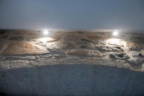 a stone floor with rocks and lights on it at El Estudio de La Artista - El casar de Leo in Alburquerque