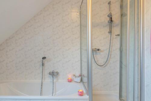 a bathroom with a shower and a bath tub at Lampl Haus in Steindorf