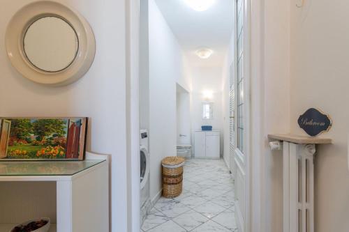 a hallway with a washer and dryer in a house at Canottieri in Florence