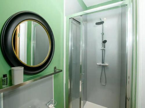 a bathroom with a shower and a mirror at Pass the Keys Traditional room Tavmar Apartments in Lincoln