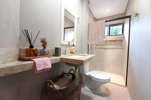 Bilik mandi di Casa confortável com vista mar e piscina